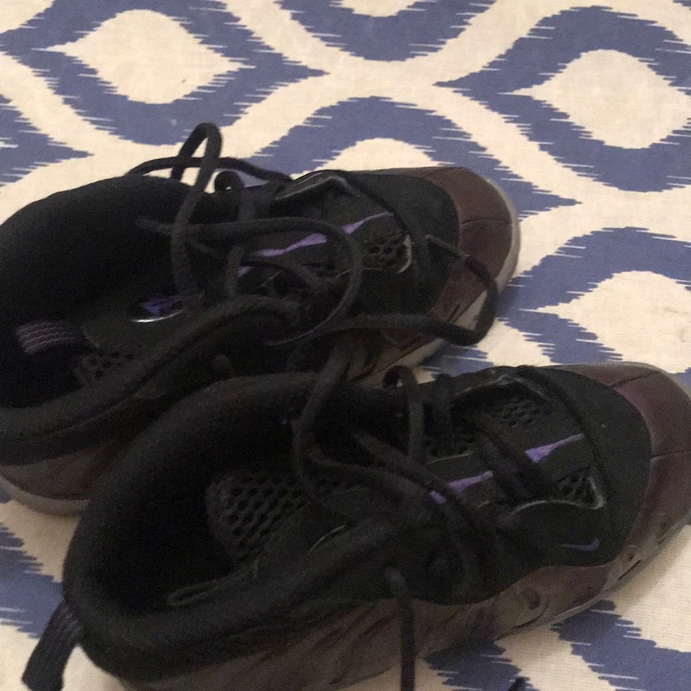 Boys Nike tennis shoes